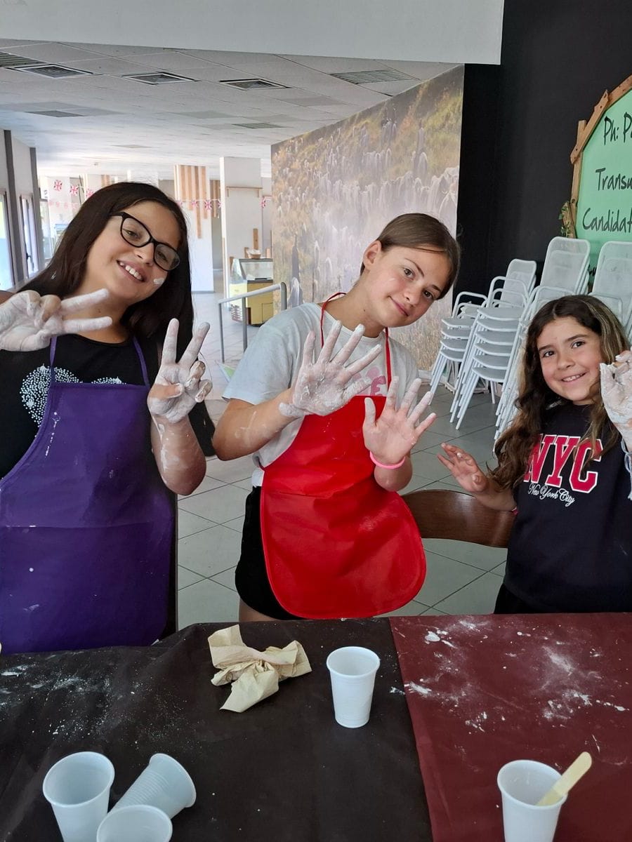 bambini che giocano con l'arte a britiland